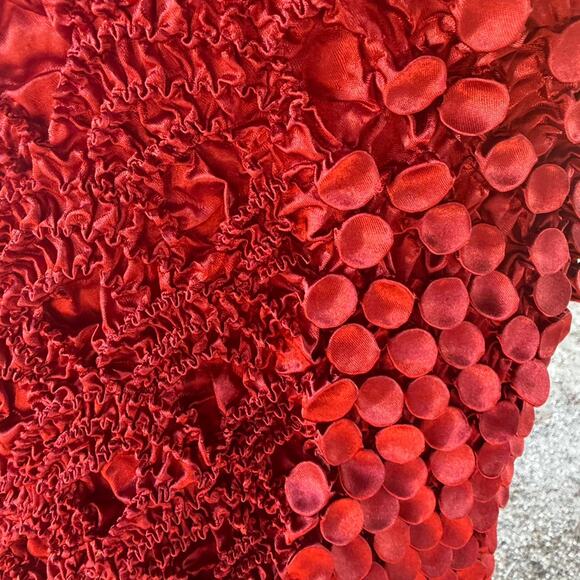 Textured red popcorn mini skirt - Picture 6 of 7